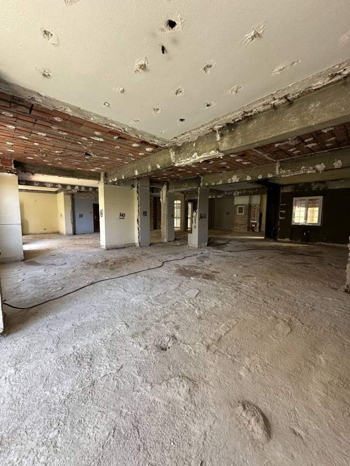 Planta diáfana tras la demolición interior